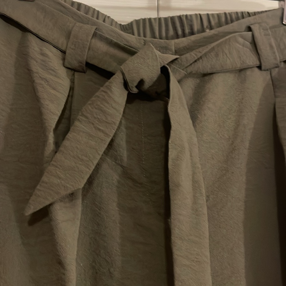 Chico’s Olive Green Cargo Style Pants Chico’s Size 0/US Size 4/6